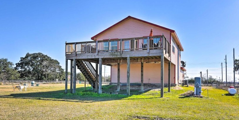 Holiday home Serene 35-Acre Horse Ranch with Deck and Pond!