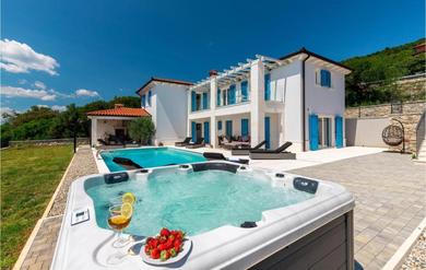 Holiday home Awesome Home In Koromacno With 4 Bedrooms, Private Swimming Pool And Outdoor Swimming Pool