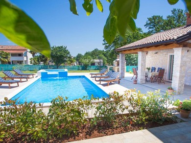 Hotel Roofed Villa in Istria with Private Pool and Garden