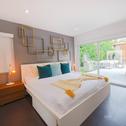 Отель Modern Resort Style Oasis w Heated Pool & basketball L15
