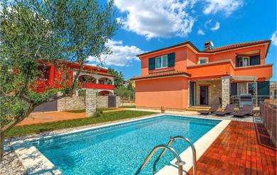 Holiday home Nice home in Umag with 4 Bedrooms, WiFi and Outdoor swimming pool