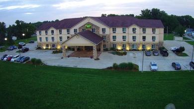 Отель Countryview Inn & Suites