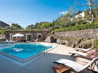 Villa Luxurious Villa in Ragalna with Private Pool