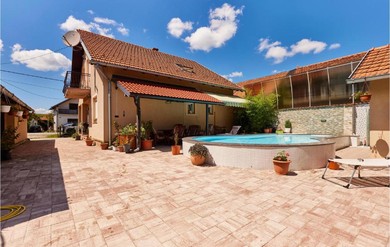  Amazing Home In Prekopakra With Outdoor Swimming Pool, Heated Swimming Pool And 3 Bedrooms