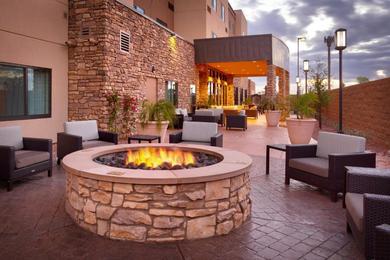 Отель Courtyard by Marriott Phoenix Mesa Gateway Airport