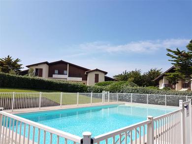 Вилла Réf 273 Seignosse Océan, Villa Patio classée 2 étoiles ,à 250m de la plage, avec place de parking et piscine commune , 4 personnes