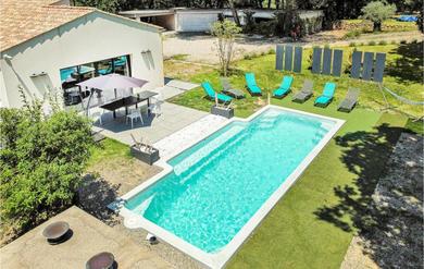 Holiday home Amazing home in Rognes with 4 Bedrooms, WiFi and Outdoor swimming pool