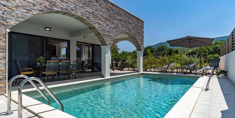 Villa NEW! Villa EDEN with heated private pool, a hydromassage, a Hot-tub, fun zone with Treadmill, 4 en-suite bedrooms