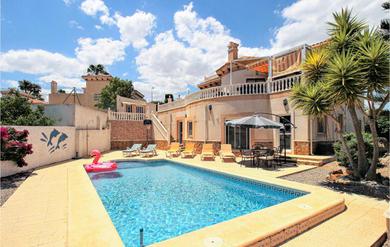 Дом отдыха Nice home in San Miguel de Salinas with 6 Bedrooms, WiFi and Outdoor swimming pool