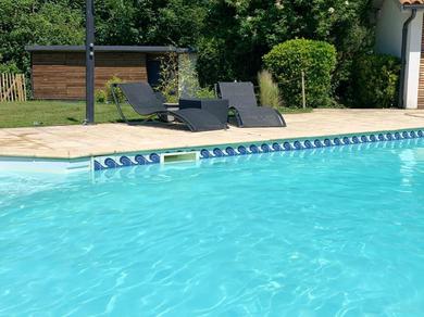 Дом отдыха Maison d'une chambre avec piscine partagee et jardin clos a Salleboeuf