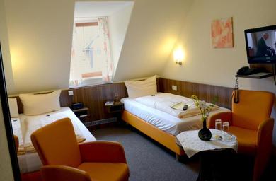 Отель Gasthof Hotel Weinbau "Zum Goldenen Ochsen"