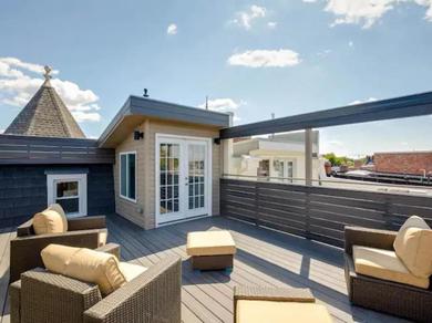 Roof Top Deck with Views of Washington Monument by Lokal Stays