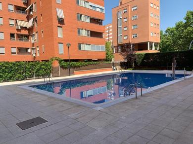 Апартаменты Apartamentos Torr en Caja Mágica - Madrid Con Piscina y Garaje Incluido