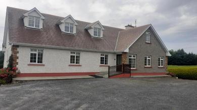 Дом отдыха Immaculate Spacious 5 Bed House in Ballaghaderreen
