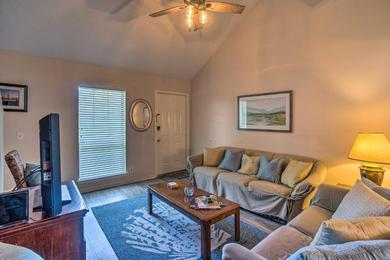 Apartments Chic St Simons Island Condo - 2 Miles From Ocean!
