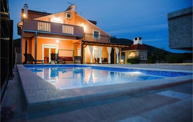 Beautiful Home In Cavoglave With Outdoor Swimming Pool, 4 Bedrooms And Heated Swimming Pool