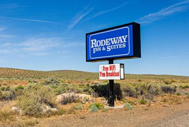 Отель Rodeway Inn & Suites Big Water - Antelope Canyon