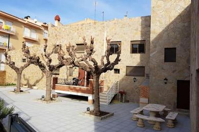 Apartments 2 bedrooms appartement with enclosed garden at Maspujols
