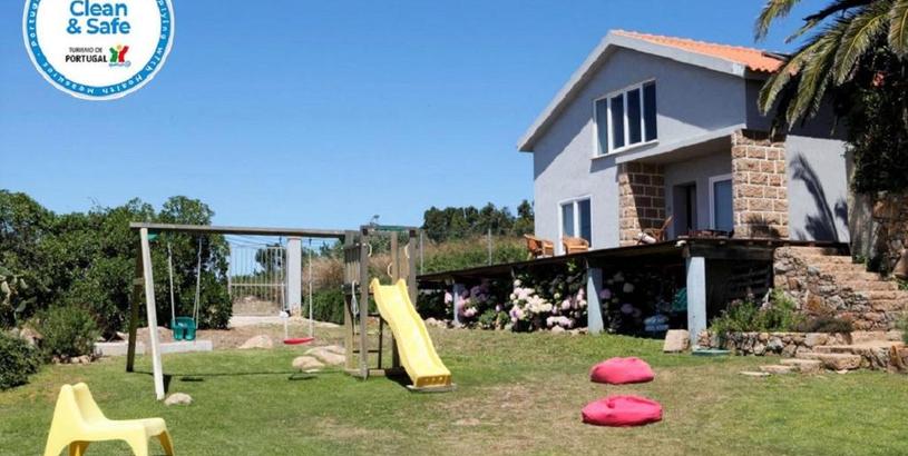 Дом отдыха Mira Guincho house with sea view and garden, Cascais