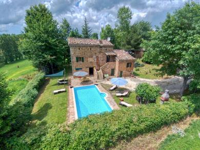 Countryside Villa in Amandola with Swimming Pool