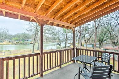Дом отдыха Spacious Lakefront Home with Deck and Fire Pit!