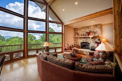 Шале --Mountain Chalet Getaway with Breathtaking View Next to Tail of Dragon--