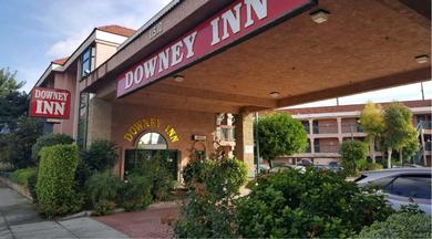 Отель Downey Inn Luxury Suites
