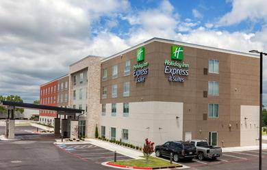 Holiday Inn Express & Suites Tulsa South - Woodland Hills, an IHG Hotel