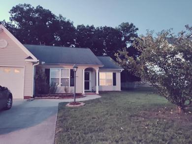 Great and Convenient location! 3 bedroom 2 bath home,Perfect for Weekly & Monthly stays!