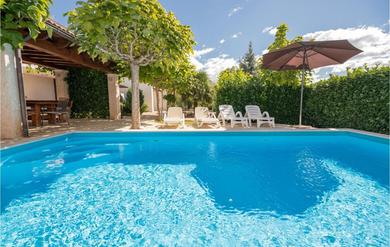 Holiday home Beautiful Home In Vinjani Donji With 4 Bedrooms, Jacuzzi And Wifi