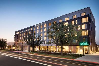 Отель Doubletree By Hilton Greeley At Lincoln Park