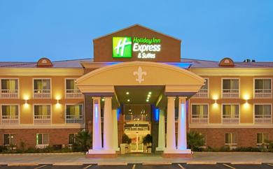 Отель Holiday Inn Express & Suites Alexandria, an IHG Hotel