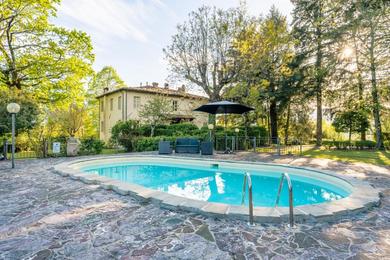 Апартаменты Tuscan Skye - Villa Sofia with private swimming pool and garden