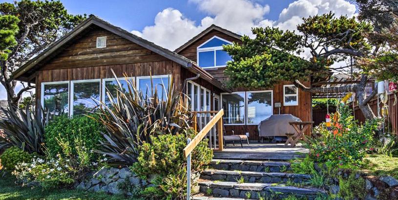 Holiday home Oceanfront Escape with Pacific Views Surf and Explore