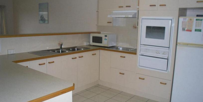 Holiday home Ground floor, family unit on the canal with free WIFI!