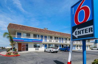 Hotel Motel 6 Lost Hills / Buttonwillow Racetrack