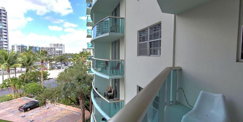 Apartments Miami Hollywood Bay View on the Beach 002-1bvic