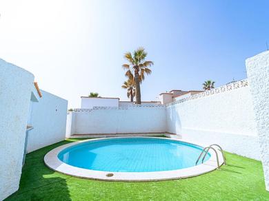 Holiday home Enticing holiday home in Arico El Nuevo with outdoor pool