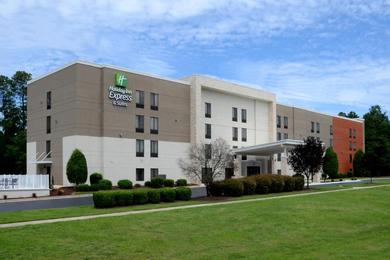 Отель Holiday Inn Express & Suites Raleigh Durham Airport at RTP, an IHG Hotel