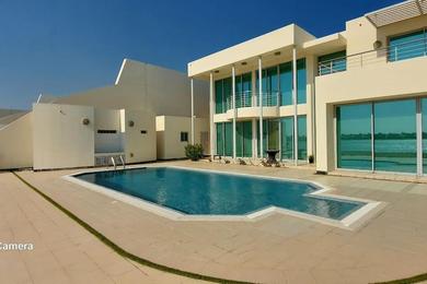 Шале Family friendly house in Bahrian