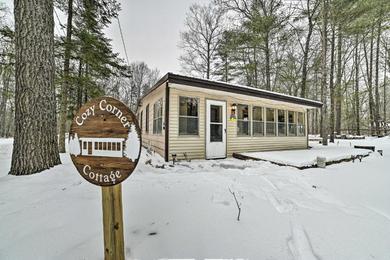 Holiday home Cozy Corner Cottage Near East Twin Lake!
