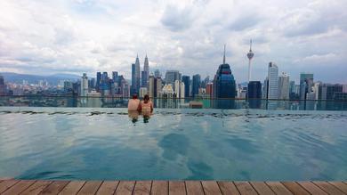 Apartments KLCC Regalia Suites Infinity Pool Kuala Lumpur
