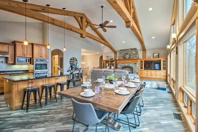 Holiday home Luxe Lake Latoka Home with Dock, Hot Tub and Game Room