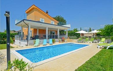 Holiday home Awesome home in Kanfanar with 4 Bedrooms, WiFi and Outdoor swimming pool