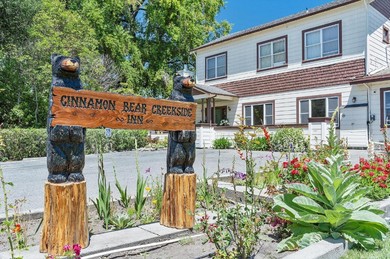 Гостевой дом Cinnamon Bear Creekside Inn