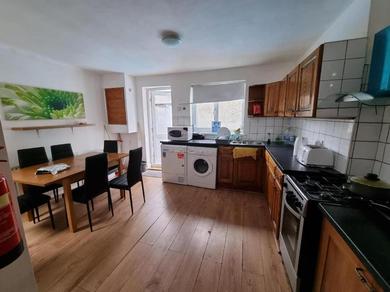 Holiday home Lovely 5-Bed House in London