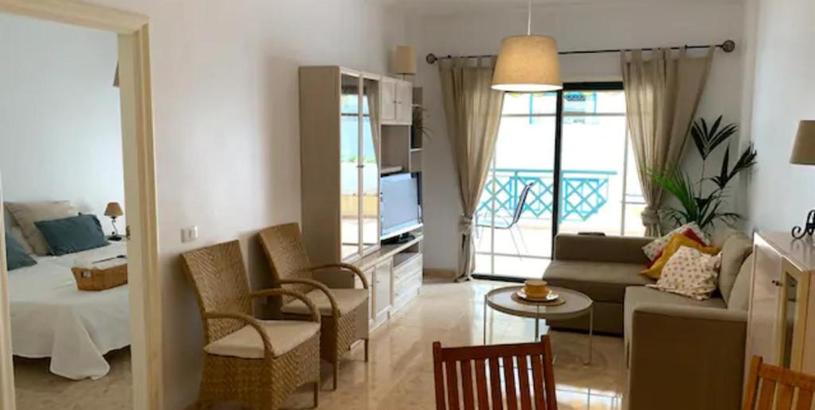 Apartments Apartamento luminoso con terraza en Playa Jardín