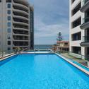 Апартаменты Marvelous Downtown Apartment Moments from Main Beach with Heated Pool, Gym and Parking
