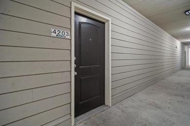 Apartments Spacious 2 Bed 2 Bath Condo with Free On-Site Parking and Pool Near Oso Bay 4203