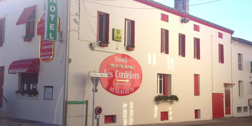 Отель Logis Hotel Les Cordeliers
